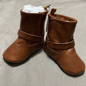 BNWT Brown Old Navy baby Boots - Size: 3-6 months
